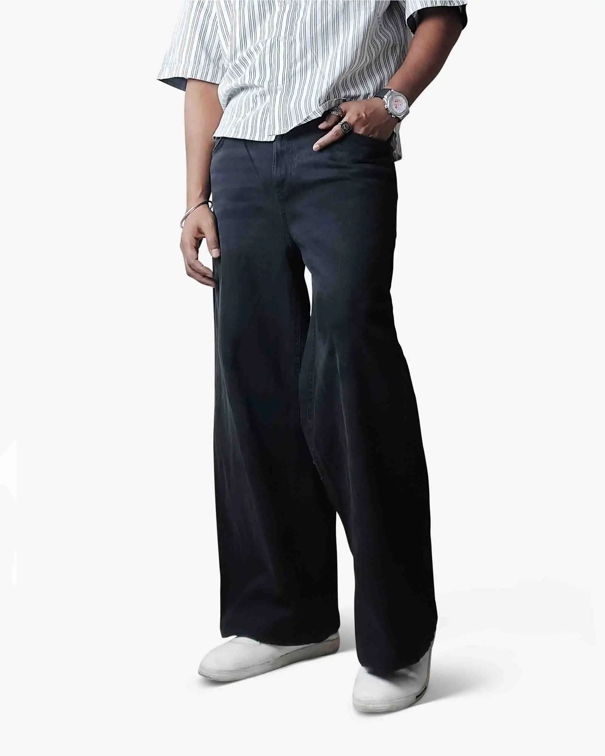 Black Baggy front details